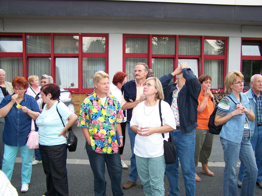 17.8.2006: Der Chor besucht die Feuerwehr