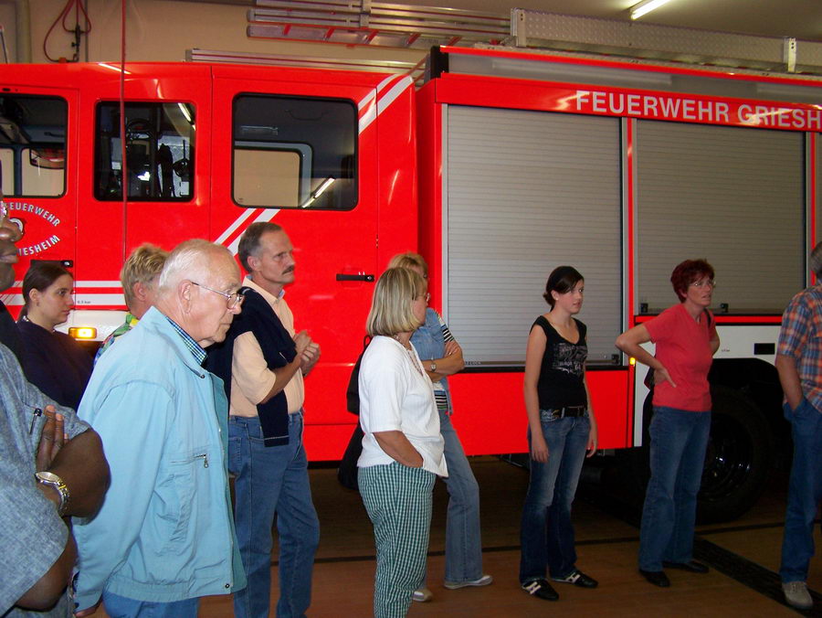 17.8.2006: Der Chor besucht die Feuerwehr