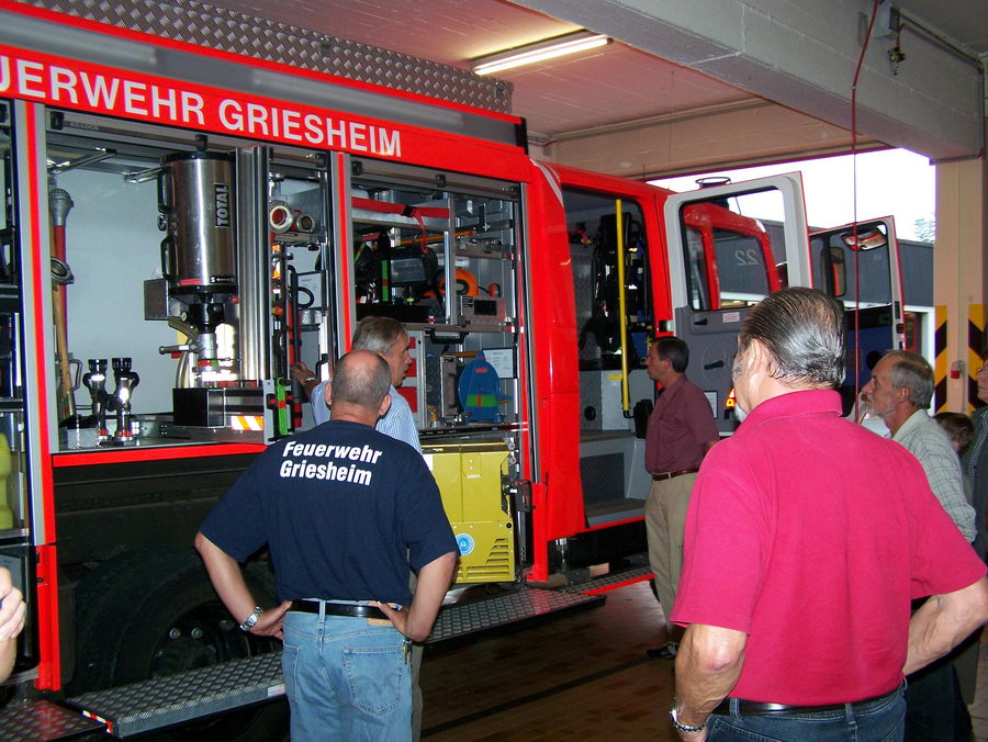 17.8.2006: Der Chor besucht die Feuerwehr