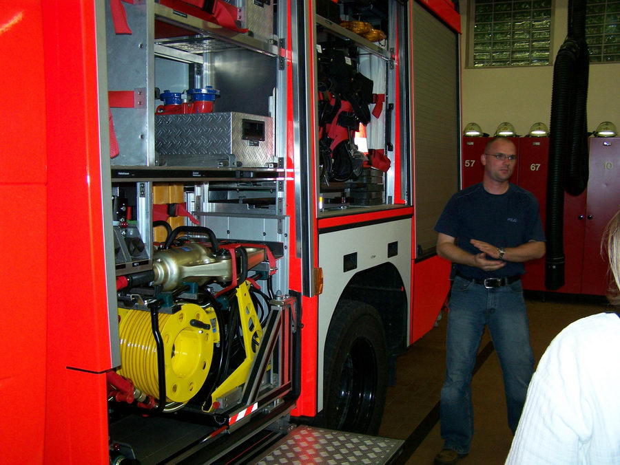 17.8.2006: Der Chor besucht die Feuerwehr