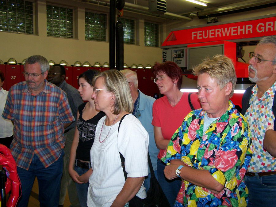 17.8.2006: Der Chor besucht die Feuerwehr